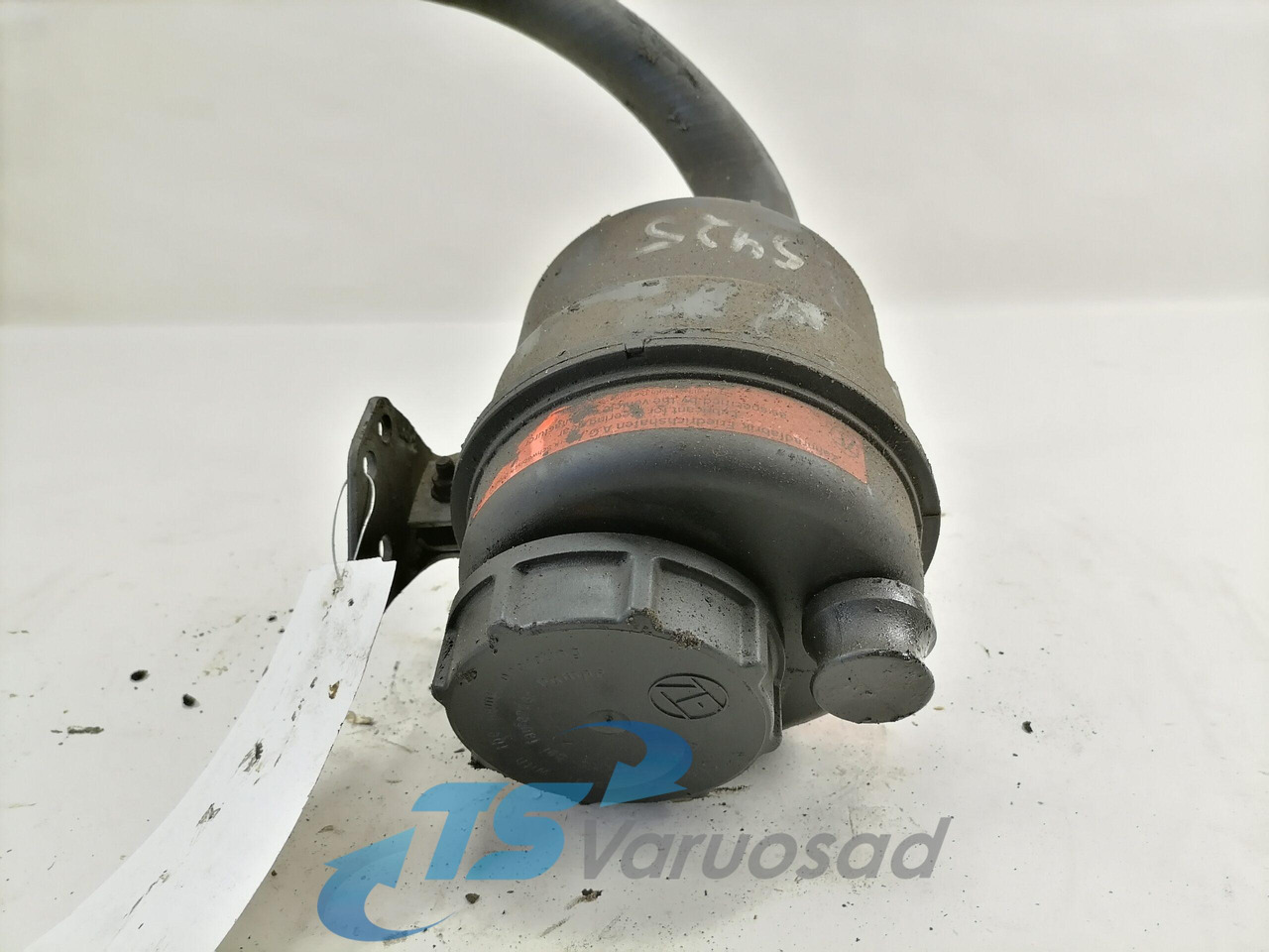 Volvo Steering oil tank+ bracket 1592945 - Steering hose for Truck: picture 2 Volvo Steering oil tank+ bracket 1592945 - Steering hose for Truck: picture 2