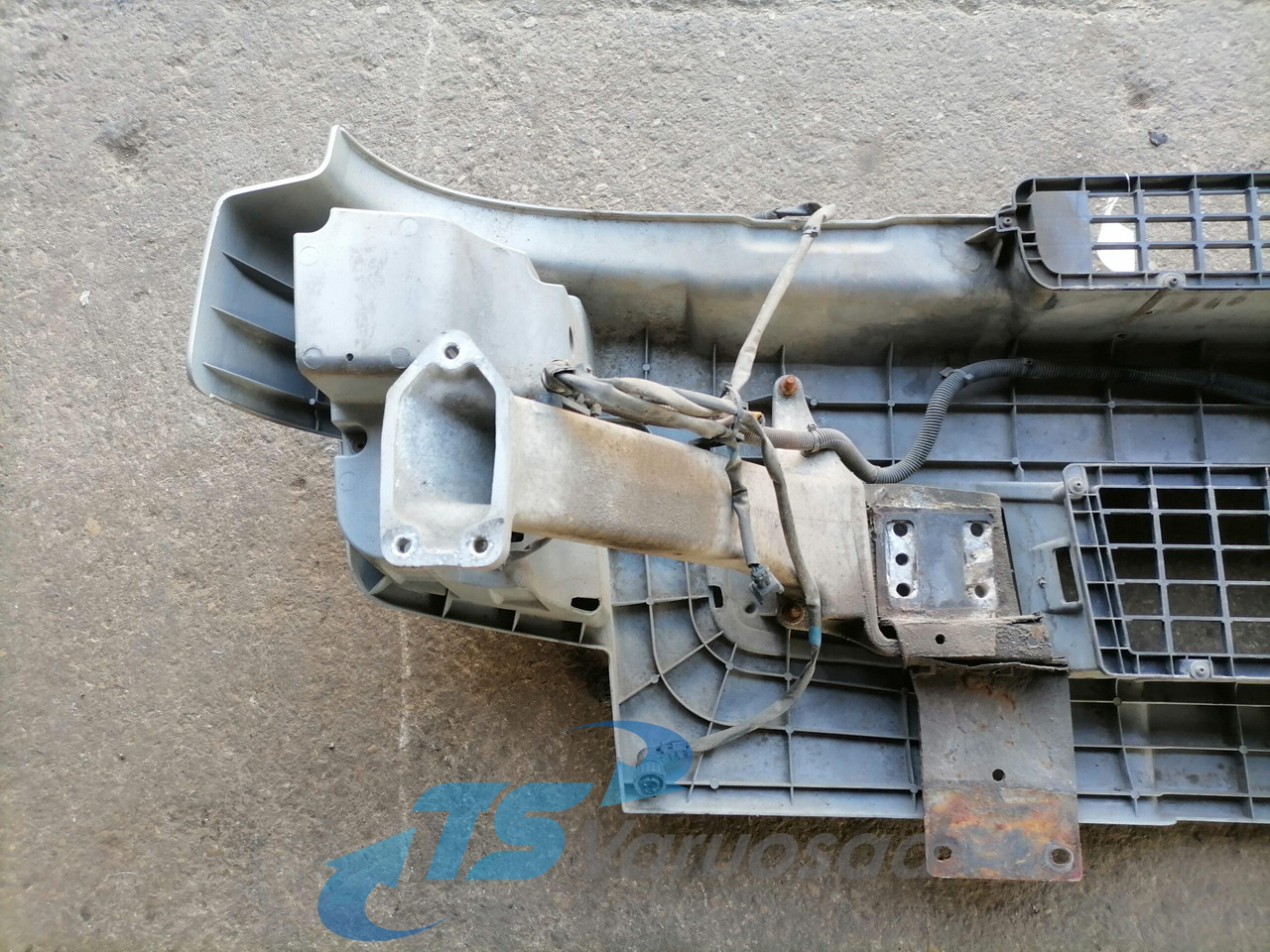 Volvo Volvo iluvõre/stange 20961643 - Grill for Truck: picture 4 Volvo Volvo iluvõre/stange 20961643 - Grill for Truck: picture 4