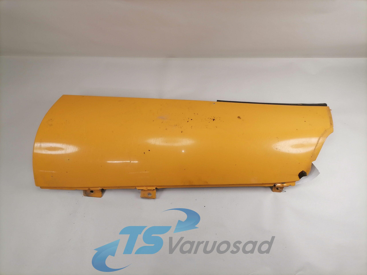 Volvo Volvo kabiini nurgapõsk, parem 20379176 - Grill for Truck: picture 1 Volvo Volvo kabiini nurgapõsk, parem 20379176 - Grill for Truck: picture 1