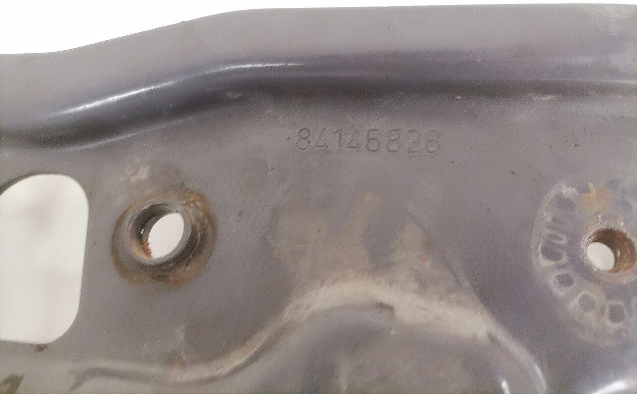 Volvo light bracket 84146828 - Lights/ Lighting for Truck: picture 3 Volvo light bracket 84146828 - Lights/ Lighting for Truck: picture 3