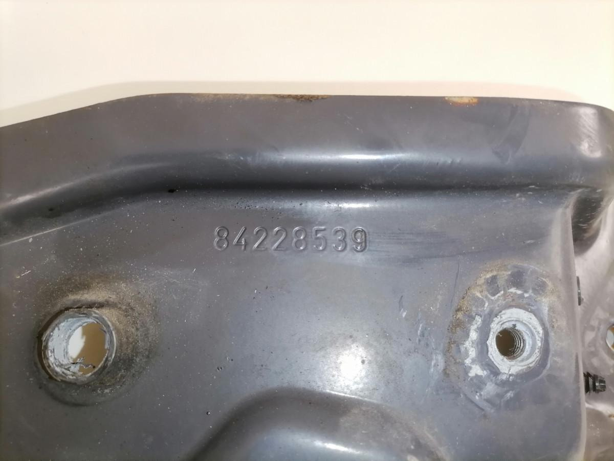 Volvo light bracket 84228539 - Lights/ Lighting for Truck: picture 4 Volvo light bracket 84228539 - Lights/ Lighting for Truck: picture 4