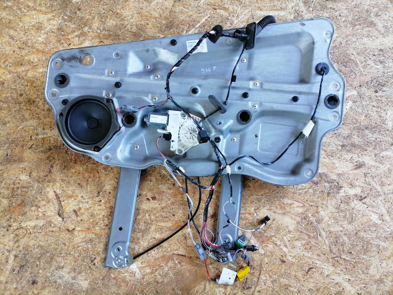 Volvo window mechanism 84055886 - Door and parts for Truck: picture 2 Volvo window mechanism 84055886 - Door and parts for Truck: picture 2