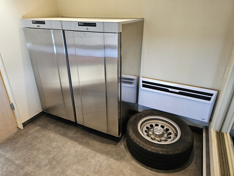 Interior photo 1: Camper Scania P 280 + trailer - 2 X SLIDE OUT / CAMPER / WOHNMOBIL