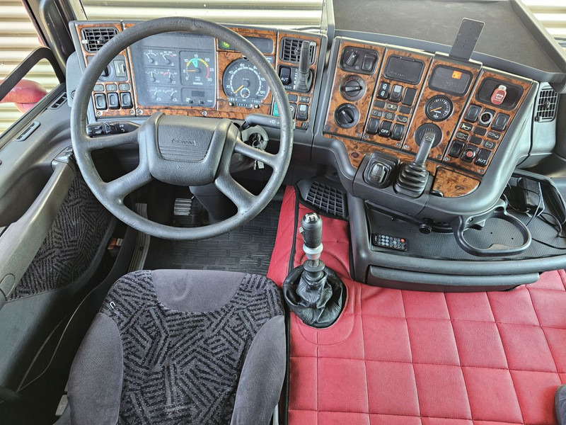 Interior photo 1: Tractor unit Scania R144.460 V8 6x2*4 / RETARDER / FULL AIR