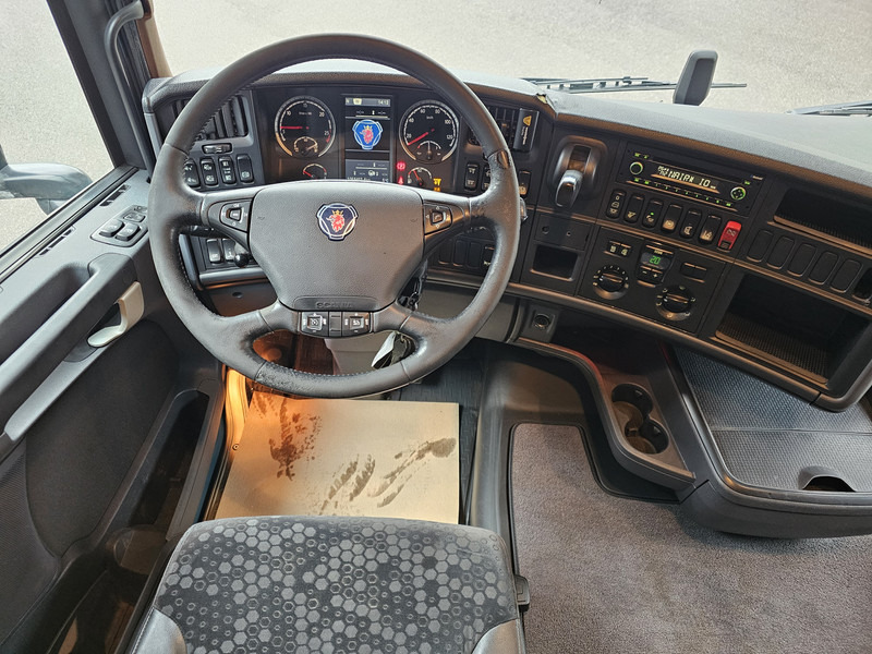 Interior photo 2: Tractor unit Scania R450 6x2-4 / LIFT STEERING AXLE / RETARDER