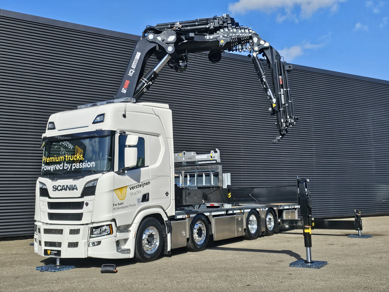 Scania R590 V8 / 8X2 / HIAB 1188 + JIB + WINCH - Tractor unit: picture 3 Scania R590 V8 / 8X2 / HIAB 1188 + JIB + WINCH - Tractor unit: picture 3