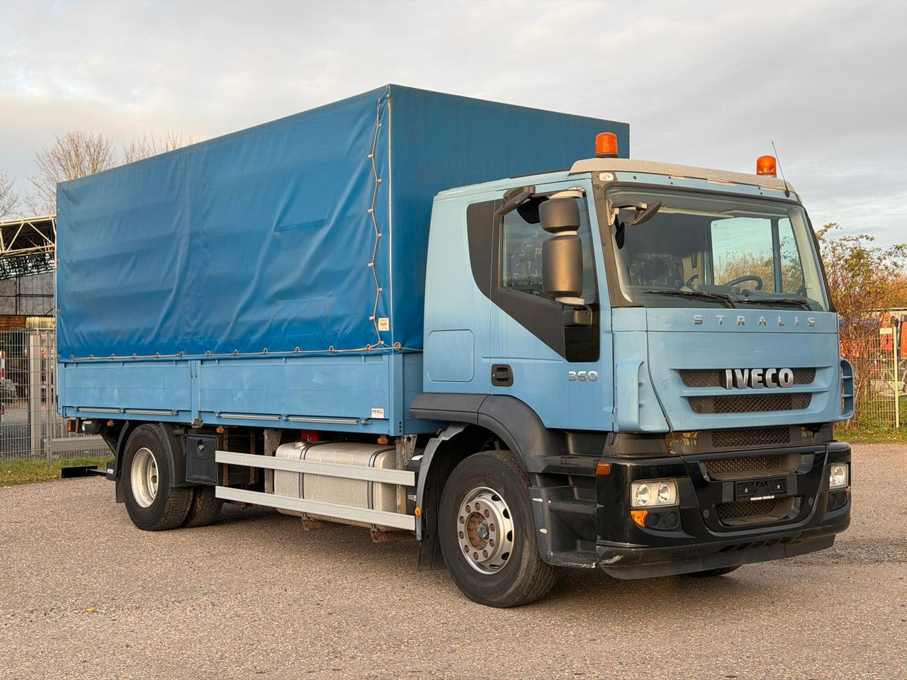 Iveco 190S36/9 Stralis Pritsche & Hebebühne 3 to. TOP - Curtainsider truck: picture 3 Iveco 190S36/9 Stralis Pritsche & Hebebühne 3 to. TOP - Curtainsider truck: picture 3