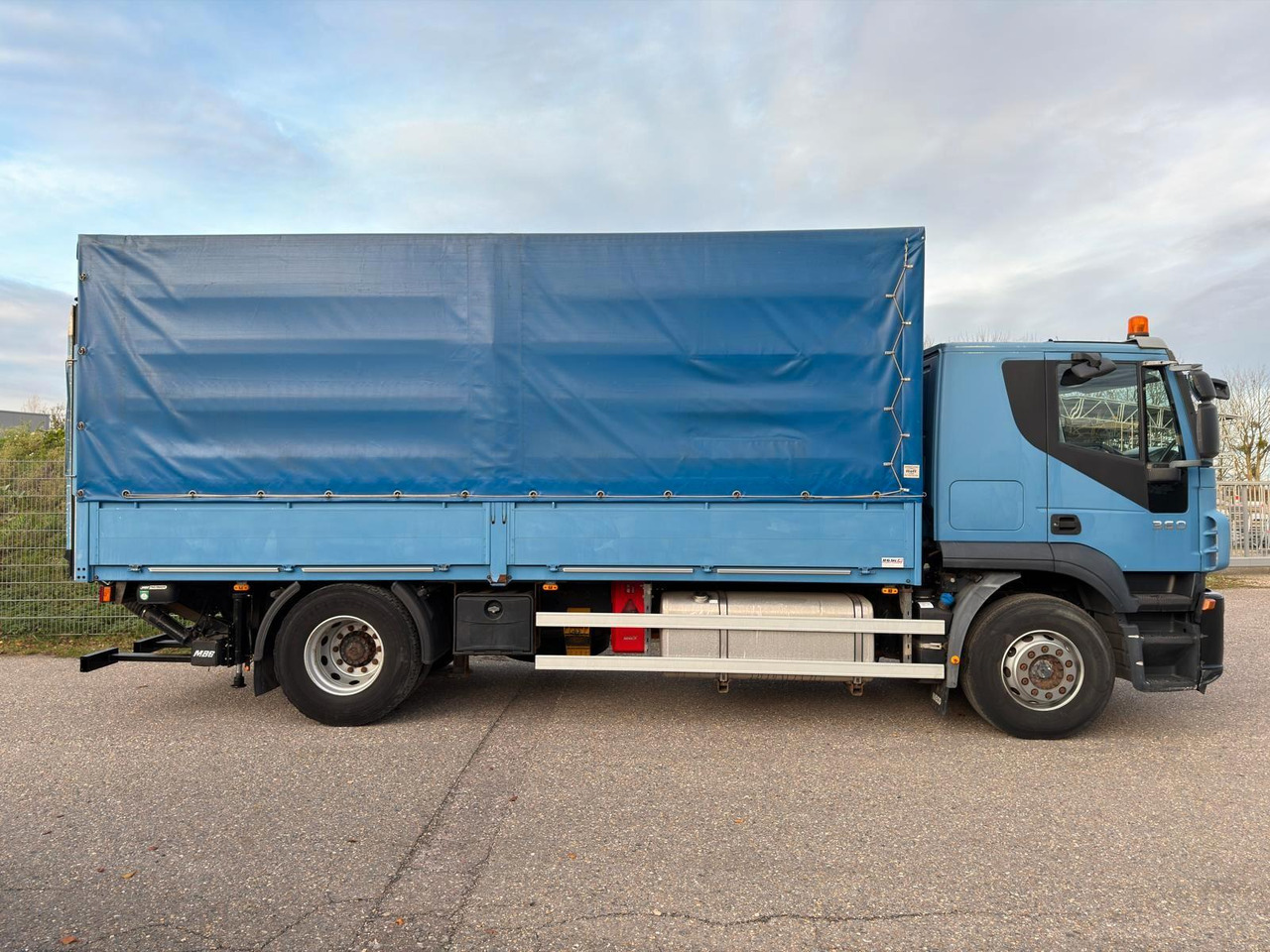 Iveco 190S36/9 Stralis Pritsche & Hebebühne 3 to. TOP - Curtainsider truck: picture 4 Iveco 190S36/9 Stralis Pritsche & Hebebühne 3 to. TOP - Curtainsider truck: picture 4