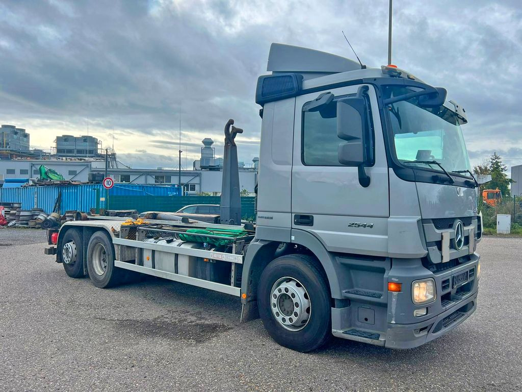 Mercedes-Benz 2544 6X2 VDL Abroller Klima & Retarder - Hook lift truck: picture 1 Mercedes-Benz 2544 6X2 VDL Abroller Klima & Retarder - Hook lift truck: picture 1