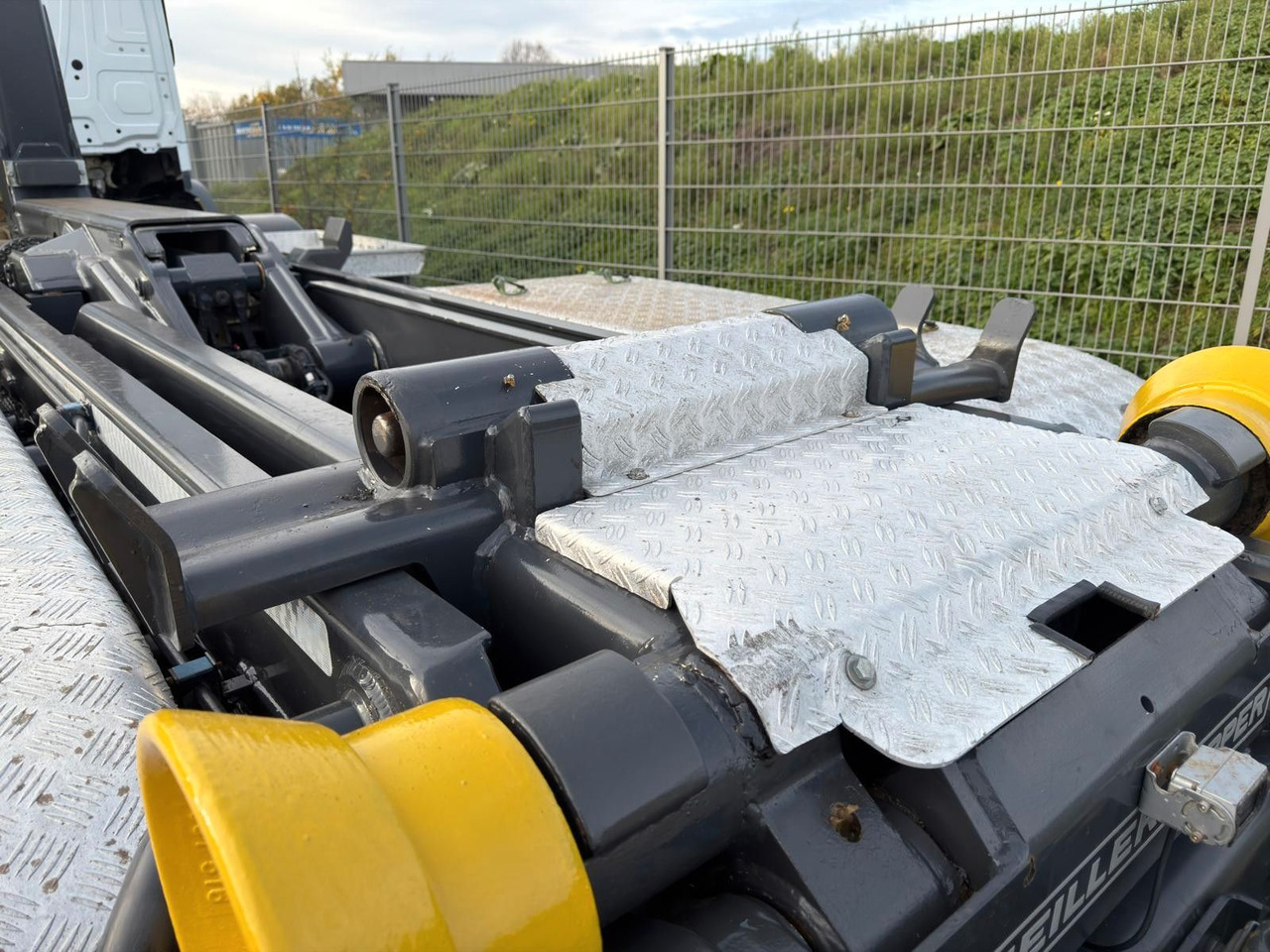 Mercedes-Benz 3748 8x4 Meiller RK30.65 | Funk | hydr.Container - Hook lift truck: picture 5 Mercedes-Benz 3748 8x4 Meiller RK30.65 | Funk | hydr.Container - Hook lift truck: picture 5