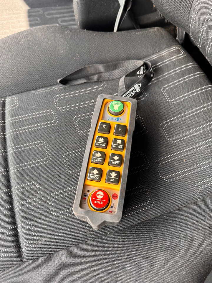 Mercedes-Benz 816 4X2 mit neuem Hyva Abroller Funk - Hook lift truck: picture 5 Mercedes-Benz 816 4X2 mit neuem Hyva Abroller Funk - Hook lift truck: picture 5