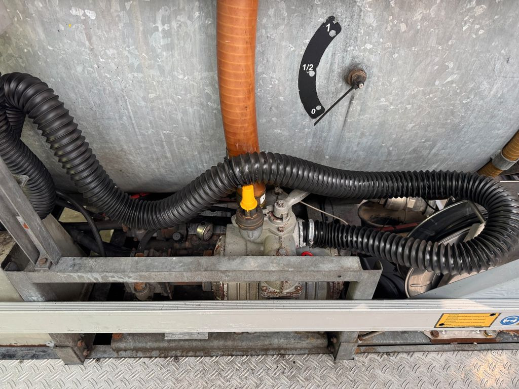 Mercedes-Benz 818 4X2 ROM Toilettenwagen - Vacuum truck: picture 4 Mercedes-Benz 818 4X2 ROM Toilettenwagen - Vacuum truck: picture 4