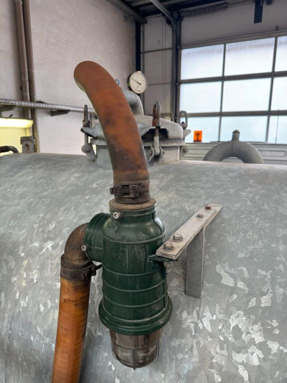 Mercedes-Benz 818 4X2 ROM Toilettenwagen Mercedes-Benz 818 4X2 ROM Toilettenwagen 6 Plätze - Vacuum truck: picture 5 Mercedes-Benz 818 4X2 ROM Toilettenwagen Mercedes-Benz 818 4X2 ROM Toilettenwagen 6 Plätze - Vacuum truck: picture 5