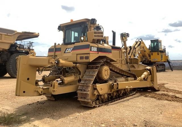 CAT D8R - Bulldozer: picture 3 CAT D8R - Bulldozer: picture 3