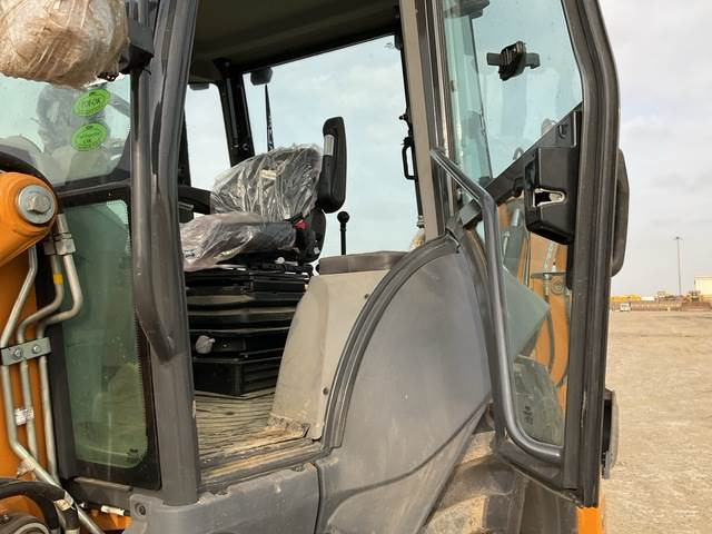 Backhoe loader CASE 570SV: picture 11