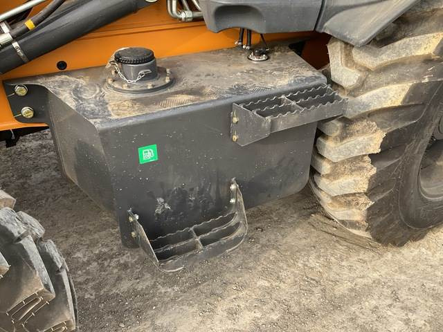 Backhoe loader CASE 570SV: picture 10
