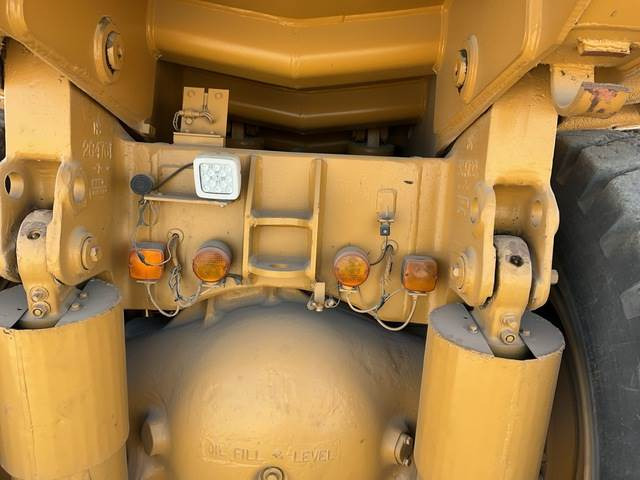 Rigid dumper/ Rock truck CAT 769: picture 17