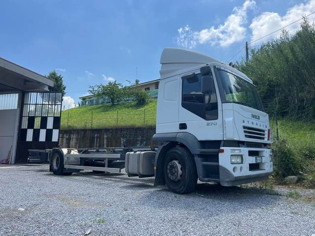 Box truck Iveco Stralis 270: picture 20