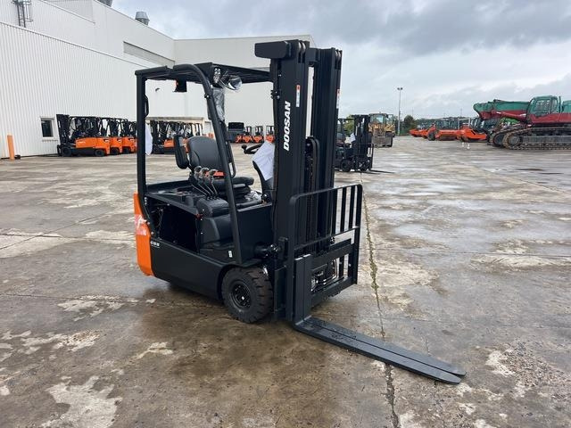 Doosan B15T-7 PLUS - Electric forklift: picture 4 Doosan B15T-7 PLUS - Electric forklift: picture 4