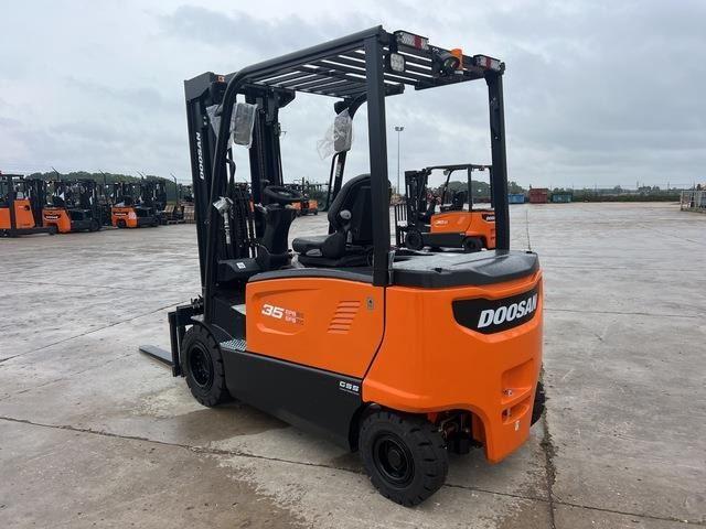 Doosan B35X-7 PLUS - Electric forklift: picture 2 Doosan B35X-7 PLUS - Electric forklift: picture 2