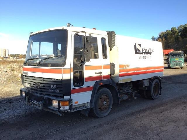 Volvo FL611 - Road sweeper: picture 1 Volvo FL611 - Road sweeper: picture 1