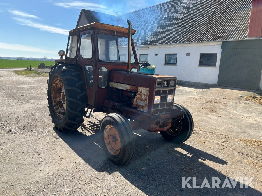 Veteran traktor International 824 - Farm tractor: picture 2 Veteran traktor International 824 - Farm tractor: picture 2