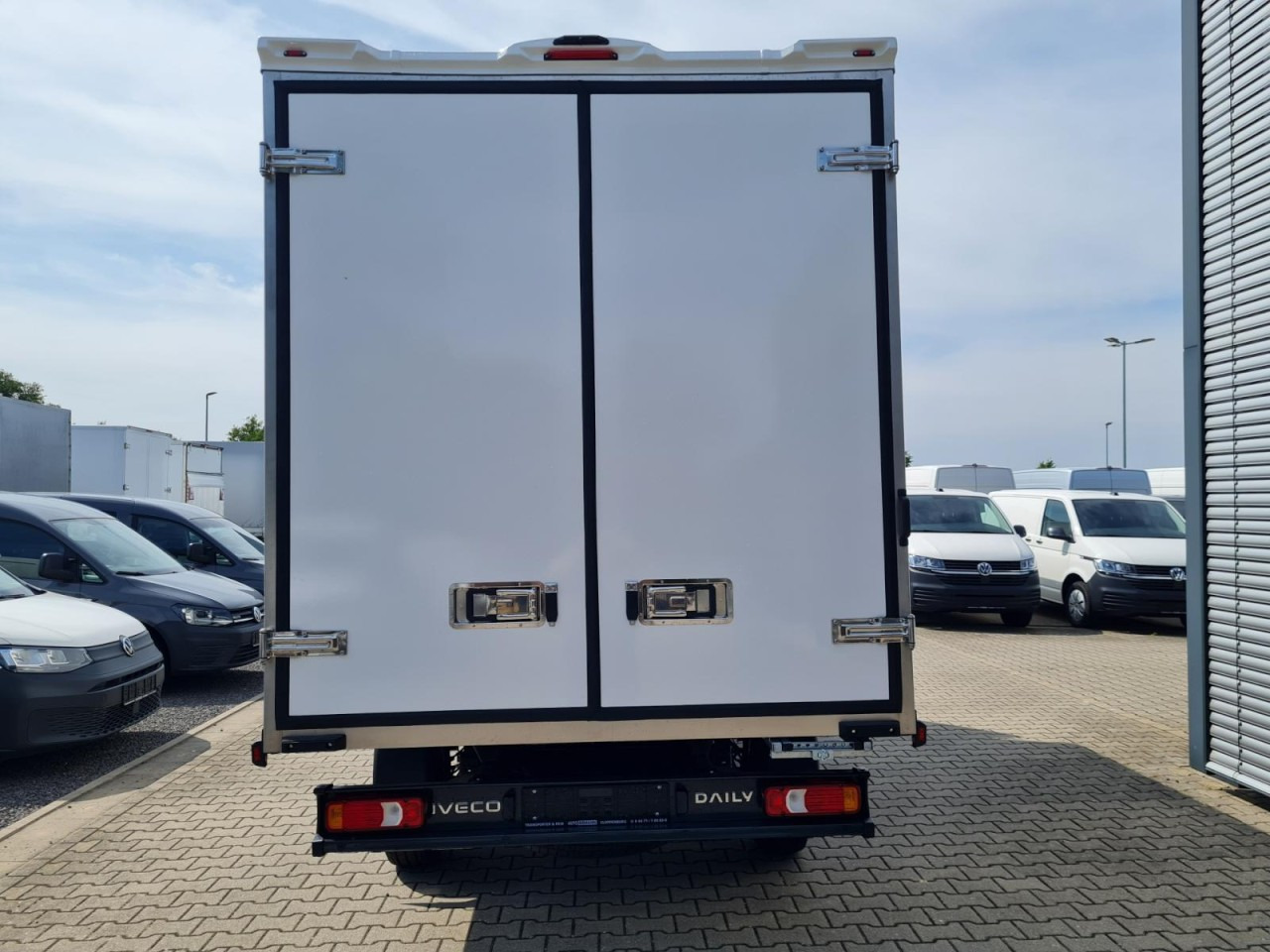 Iveco DAILY 35S18 Koffer Automatik ALU KAMERA NAVI TEMPOMAT - Box van: picture 5 Iveco DAILY 35S18 Koffer Automatik ALU KAMERA NAVI TEMPOMAT - Box van: picture 5