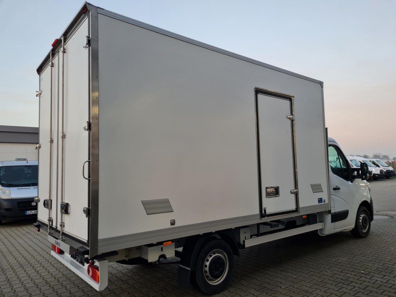 Renault Master 3.5t Möbel Koffer KLIMA LUFTFEDERUNG TEMPOMAT - Box van: picture 4 Renault Master 3.5t Möbel Koffer KLIMA LUFTFEDERUNG TEMPOMAT - Box van: picture 4