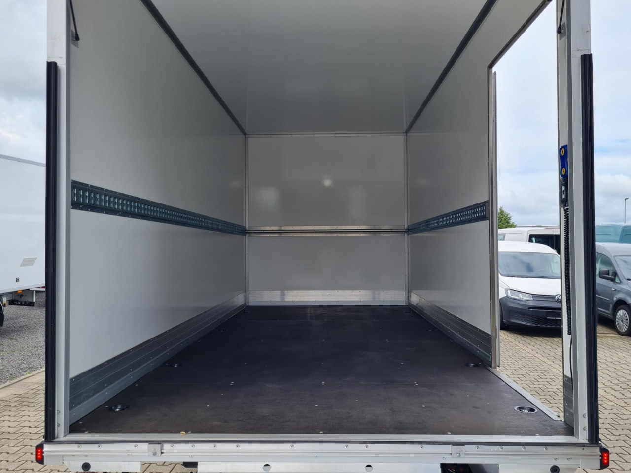 Renault Master 35 New Möbel Koffer LBW KLIMA TEMPOMAT - Box van: picture 5 Renault Master 35 New Möbel Koffer LBW KLIMA TEMPOMAT - Box van: picture 5