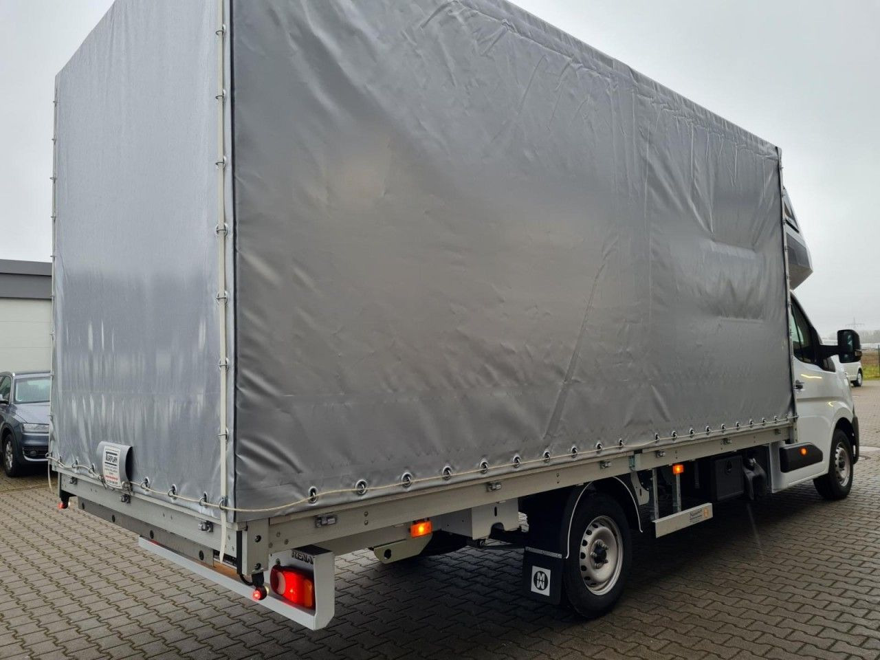 Renault Master 35 New Pritsche Schiebe Plane Schlafkab. - Curtain side van: picture 5 Renault Master 35 New Pritsche Schiebe Plane Schlafkab. - Curtain side van: picture 5