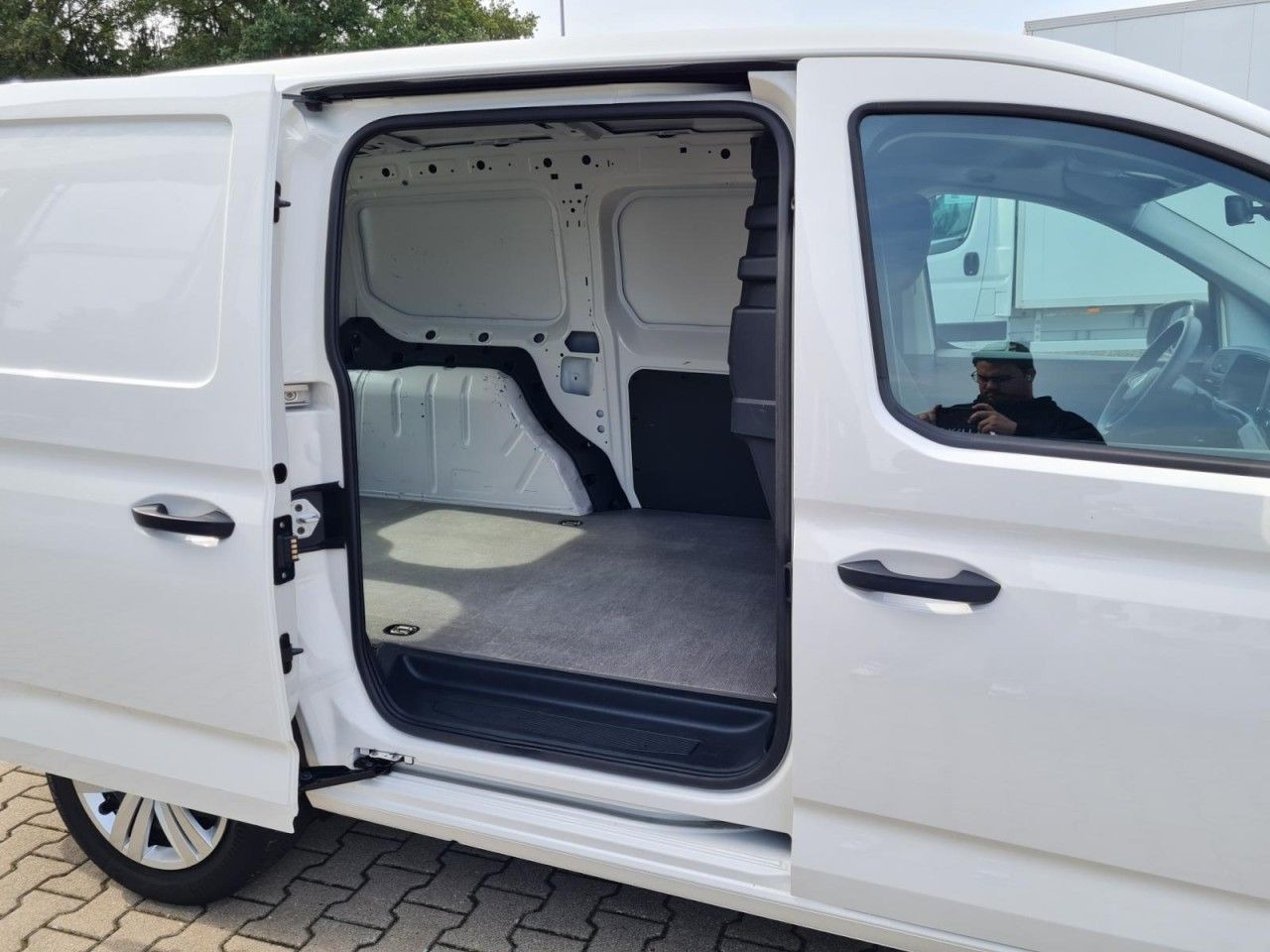 Volkswagen Caddy Kasten Cargo Maxi AHK KLIMA KAMERA PDC FLÜ - Small van: picture 4 Volkswagen Caddy Kasten Cargo Maxi AHK KLIMA KAMERA PDC FLÜ - Small van: picture 4