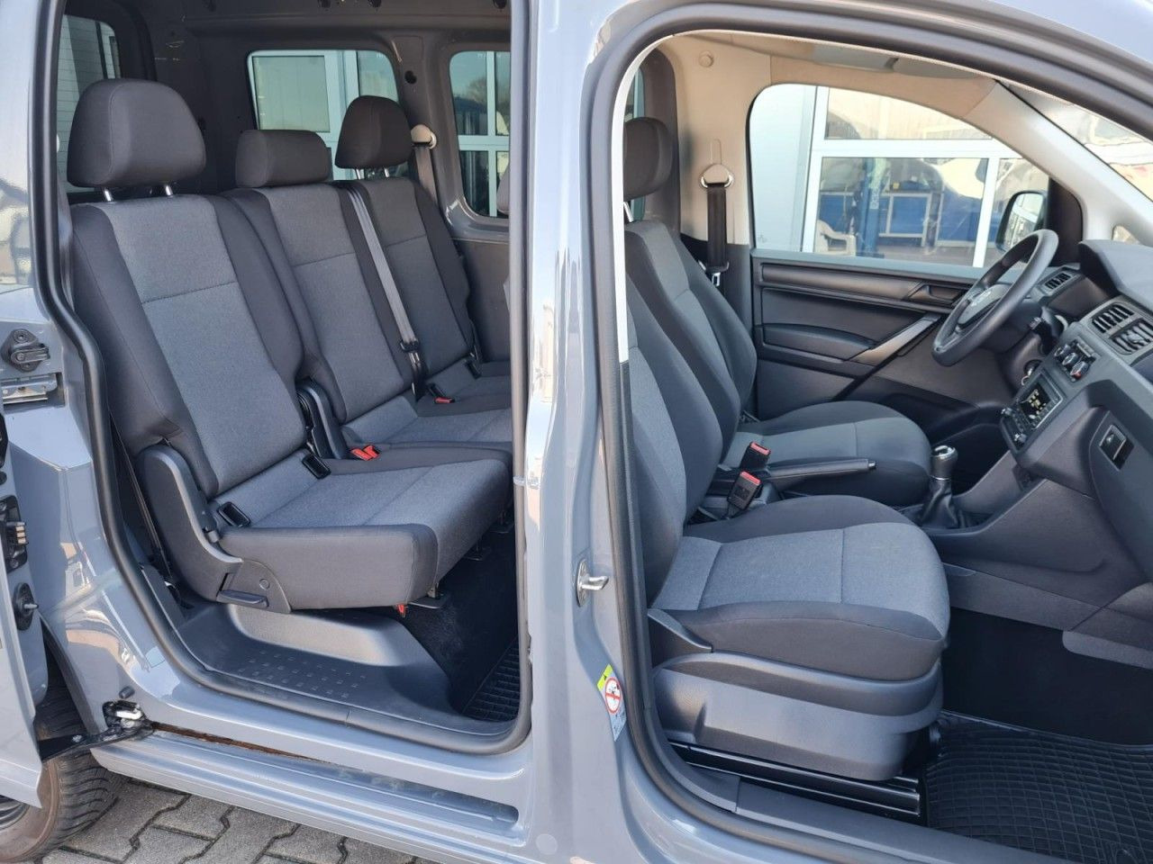 Volkswagen Caddy Kombi 4Motion TDi 5-Sitze KLIMA STHZ TEMPO - Passenger van: picture 4 Volkswagen Caddy Kombi 4Motion TDi 5-Sitze KLIMA STHZ TEMPO - Passenger van: picture 4