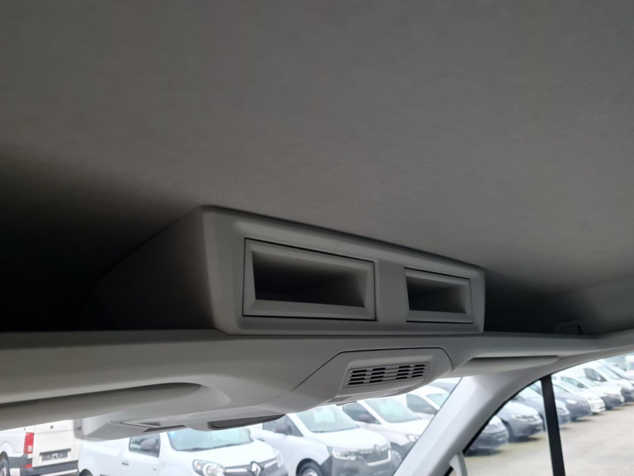 Leasing of  Volkswagen Crafter 35 Doka MR Pritsche AHK Klima 7 Sitzer Volkswagen Crafter 35 Doka MR Pritsche AHK Klima 7 Sitzer: picture 19