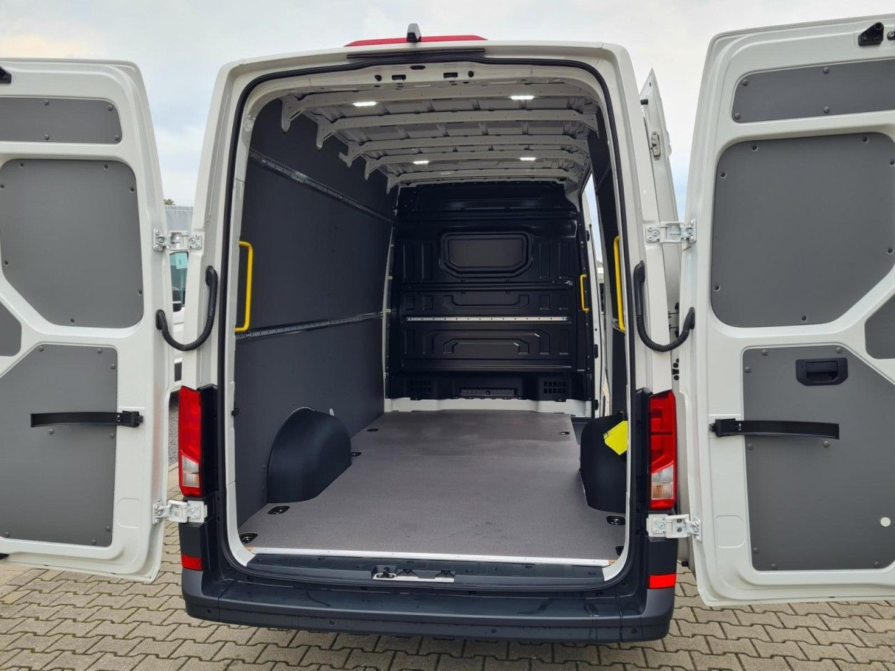 Volkswagen Crafter 35 Kasten TDI L3H3 LED TEMPOMAT AUTOMATI - Panel van: picture 5 Volkswagen Crafter 35 Kasten TDI L3H3 LED TEMPOMAT AUTOMATI - Panel van: picture 5