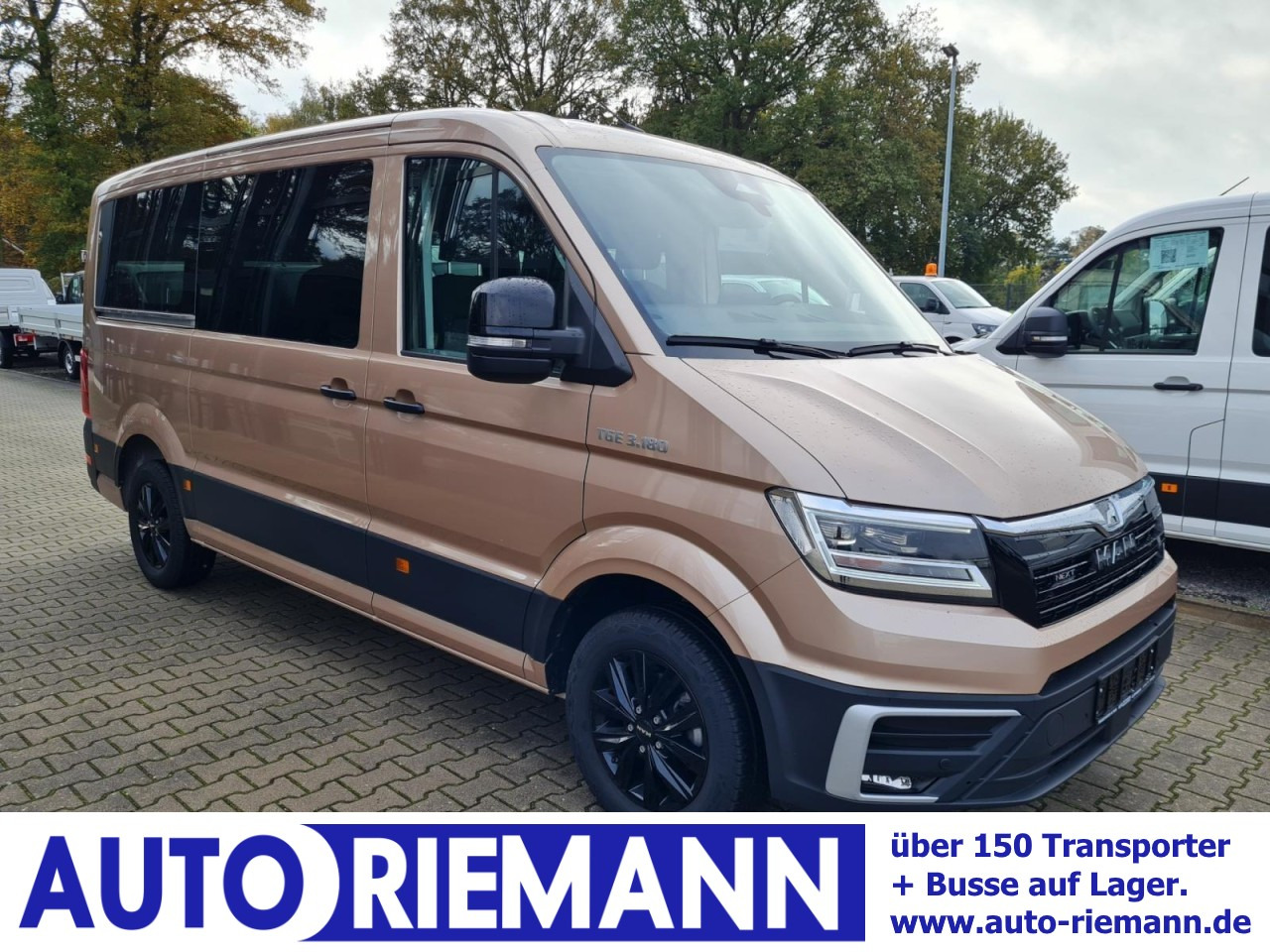 Volkswagen Crafter 35 / TGE 3.180 Kombi 9 Sitze LEDER Sonderumbau - Minibus, Passenger van: picture 1 Volkswagen Crafter 35 / TGE 3.180 Kombi 9 Sitze LEDER Sonderumbau - Minibus, Passenger van: picture 1