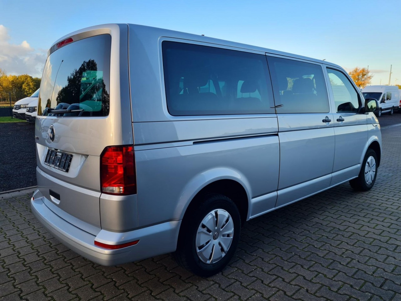 Volkswagen T6.1 Caravelle TDI lang 9 Sitzer 2 Schiebetüren Trendl. - Minibus, Passenger van: picture 5 Volkswagen T6.1 Caravelle TDI lang 9 Sitzer 2 Schiebetüren Trendl. - Minibus, Passenger van: picture 5