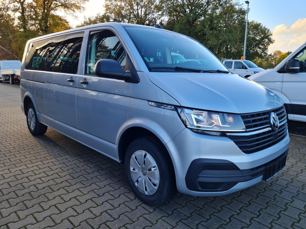 Volkswagen T6.1 Caravelle TDI lang 9 Sitzer 2 Schiebetüren Trendl. - Minibus, Passenger van: picture 3 Volkswagen T6.1 Caravelle TDI lang 9 Sitzer 2 Schiebetüren Trendl. - Minibus, Passenger van: picture 3