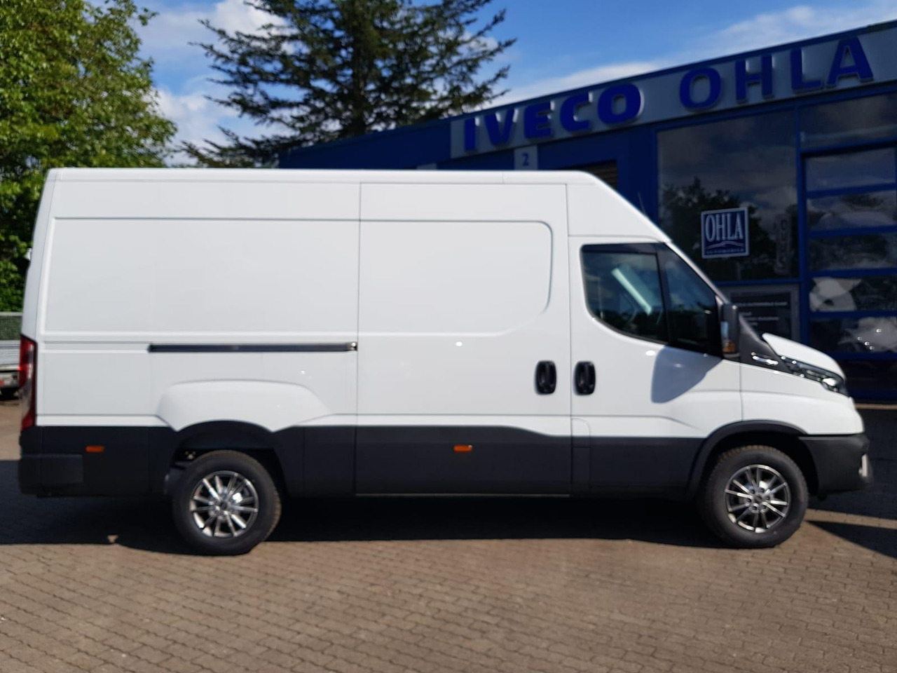 Iveco 35S18HA8V 3520L KLIMA*AHK*RÜCKFAHRKAMERA ab 0% - Panel van: picture 2 Iveco 35S18HA8V 3520L KLIMA*AHK*RÜCKFAHRKAMERA ab 0% - Panel van: picture 2