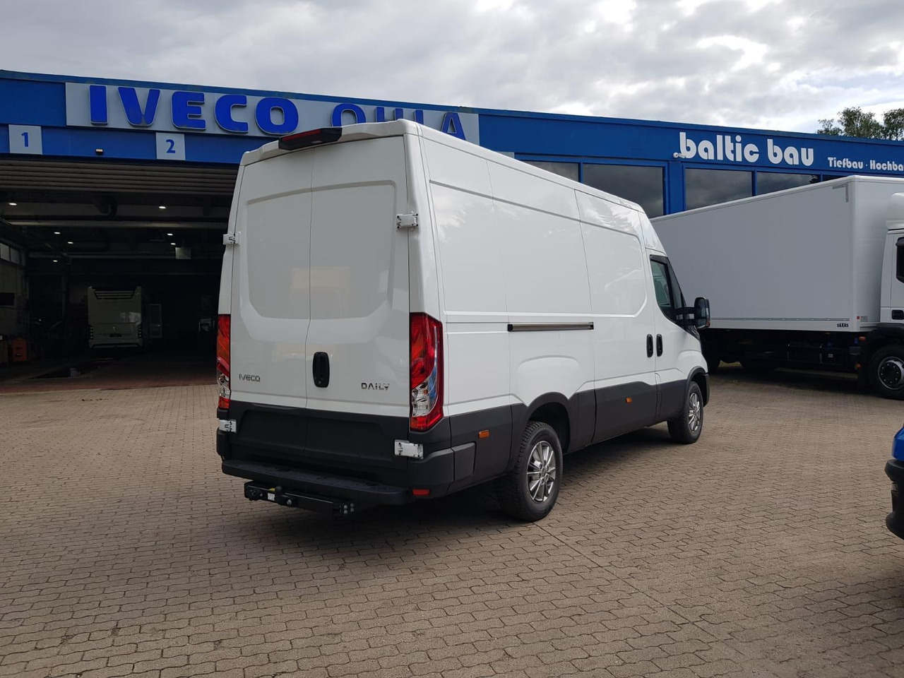 Iveco 35S18HA8V 3520L KLIMA*AHK*RÜCKFAHRKAMERA ab 0% - Panel van: picture 3 Iveco 35S18HA8V 3520L KLIMA*AHK*RÜCKFAHRKAMERA ab 0% - Panel van: picture 3