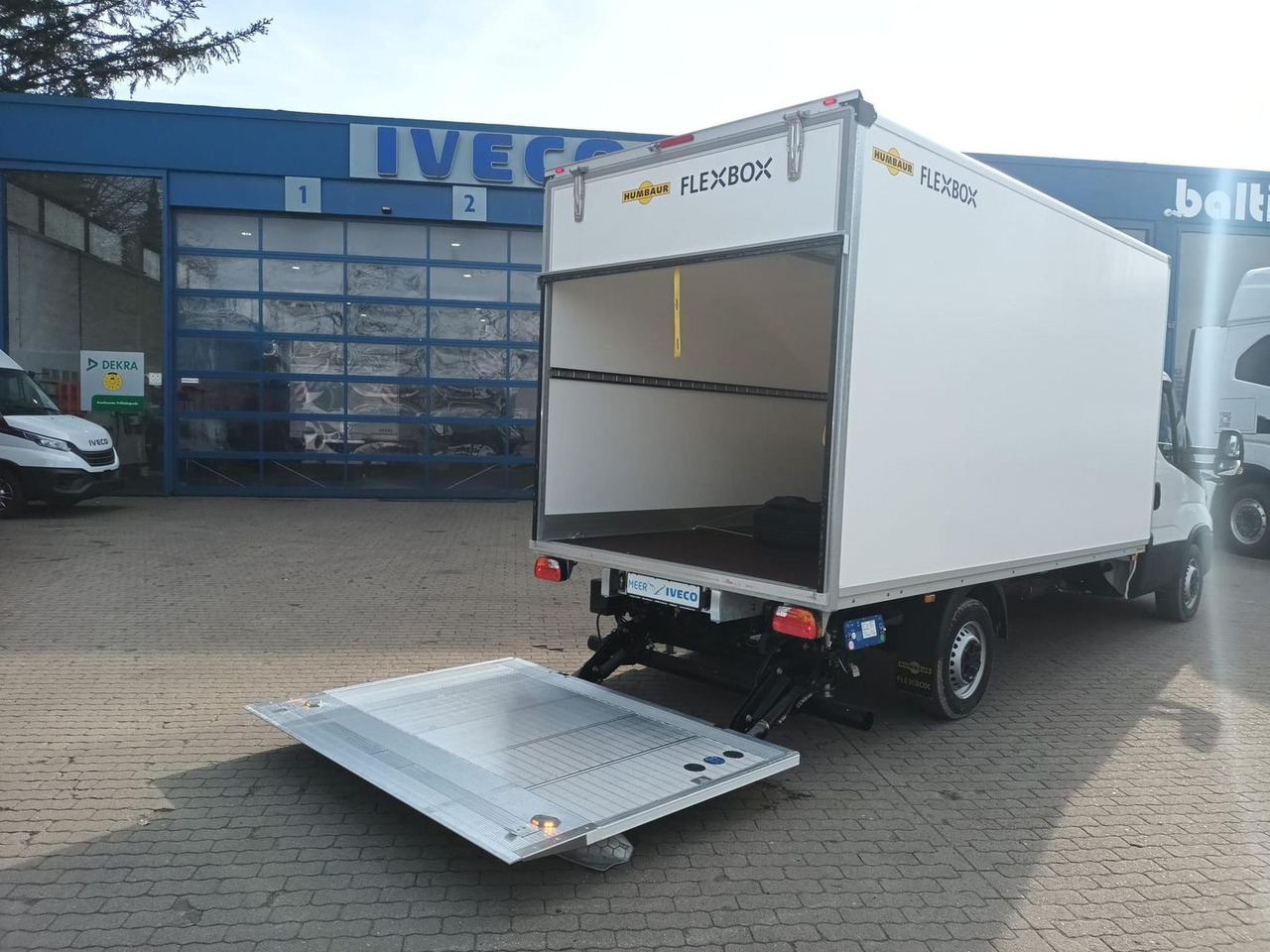 Iveco Daily 35S14HE Koffer LBW, Rückfahrkamera 2x a... - Box van: picture 4 Iveco Daily 35S14HE Koffer LBW, Rückfahrkamera 2x a... - Box van: picture 4