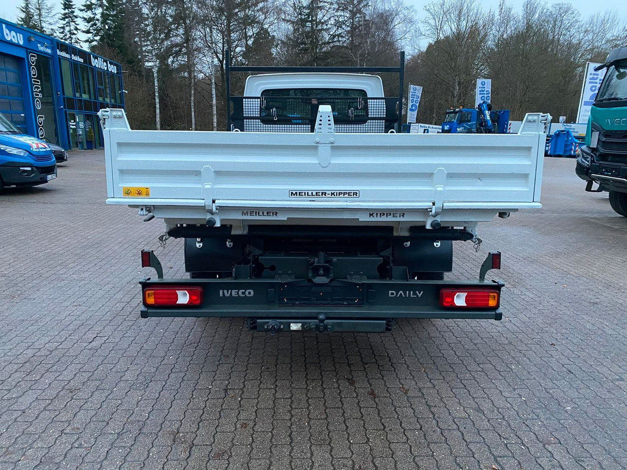 Iveco Daily 70C18H Meiler Dreiseitenkipper*AHK*RADI... - Tipper van: picture 4 Iveco Daily 70C18H Meiler Dreiseitenkipper*AHK*RADI... - Tipper van: picture 4