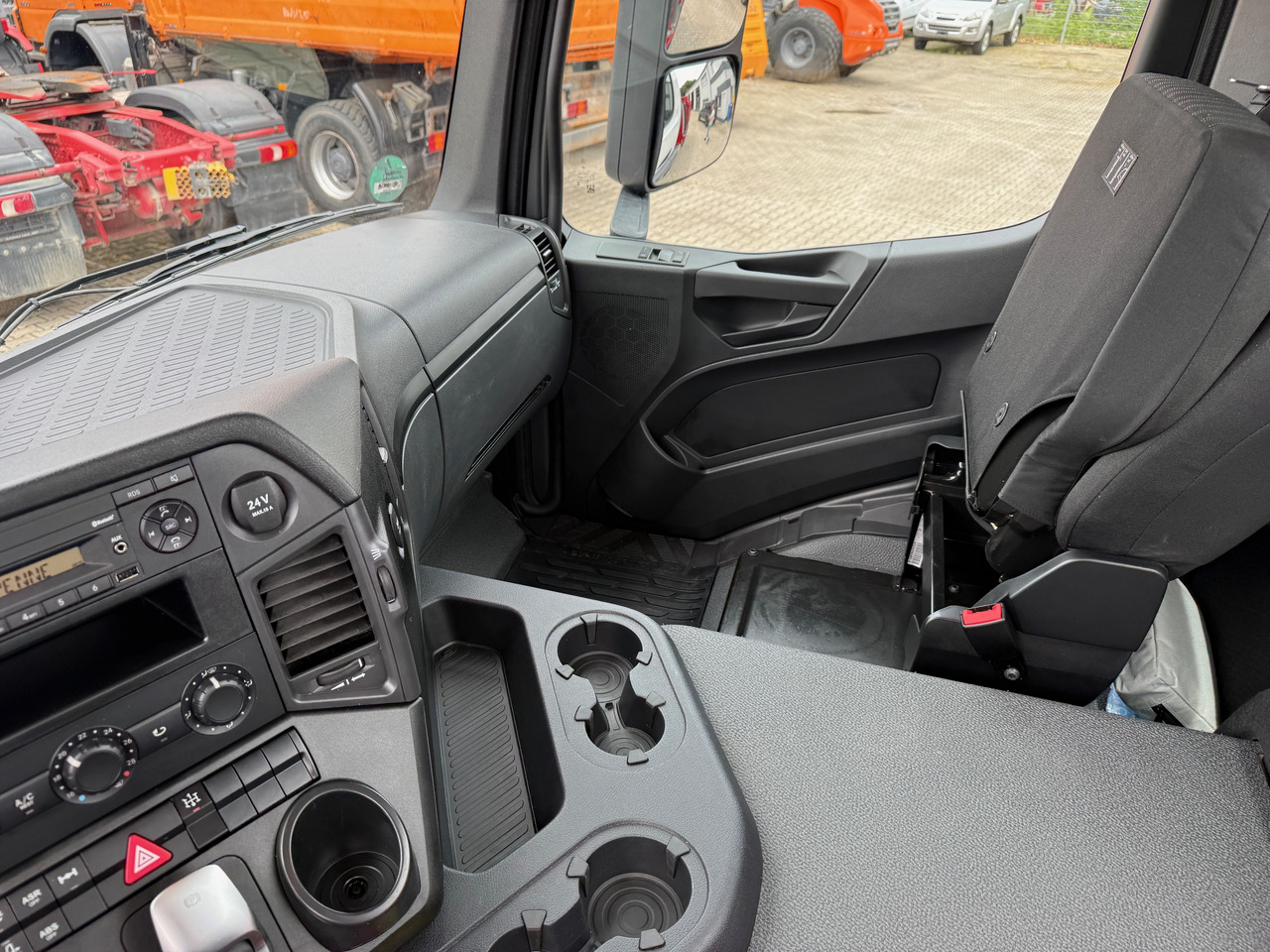 Tipper Mercedes-Benz 1835 Arocs 3-Seiten-Kipper 4900 km: picture 19