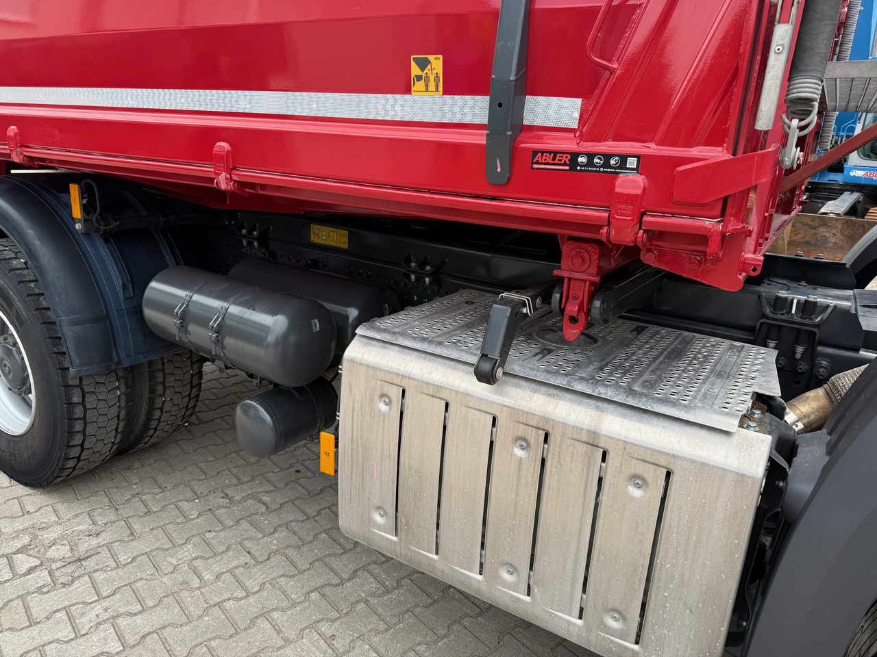 Tipper Mercedes-Benz 1835 Arocs 3-Seiten-Kipper 4900 km: picture 14