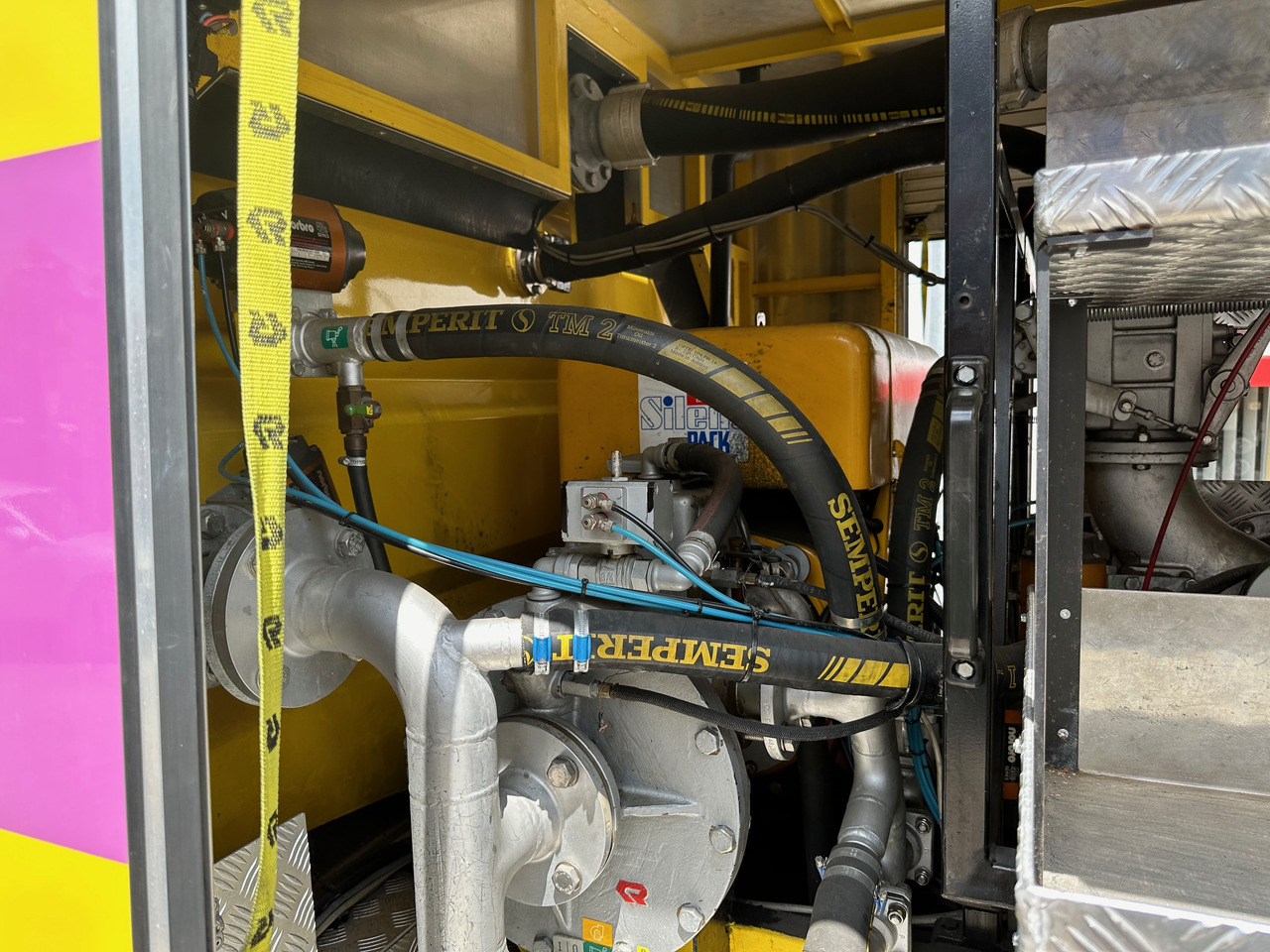 Fire truck Mercedes-Benz 3238 SK Löschfahrzeug Rosenbauer Wasser + Schaum 66m Wurfweite: picture 17 Fire truck Mercedes-Benz 3238 SK Löschfahrzeug Rosenbauer Wasser + Schaum 66m Wurfweite: picture 17