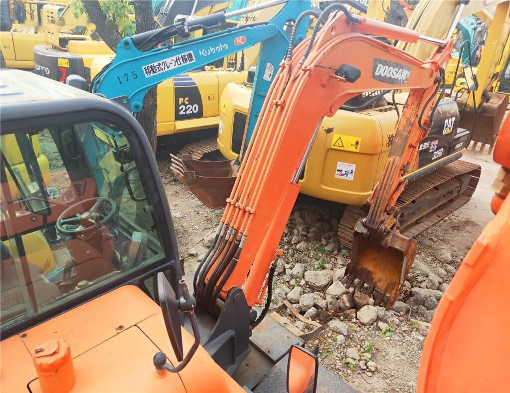 Doosan DX60 W - Wheel excavator: picture 3 Doosan DX60 W - Wheel excavator: picture 3