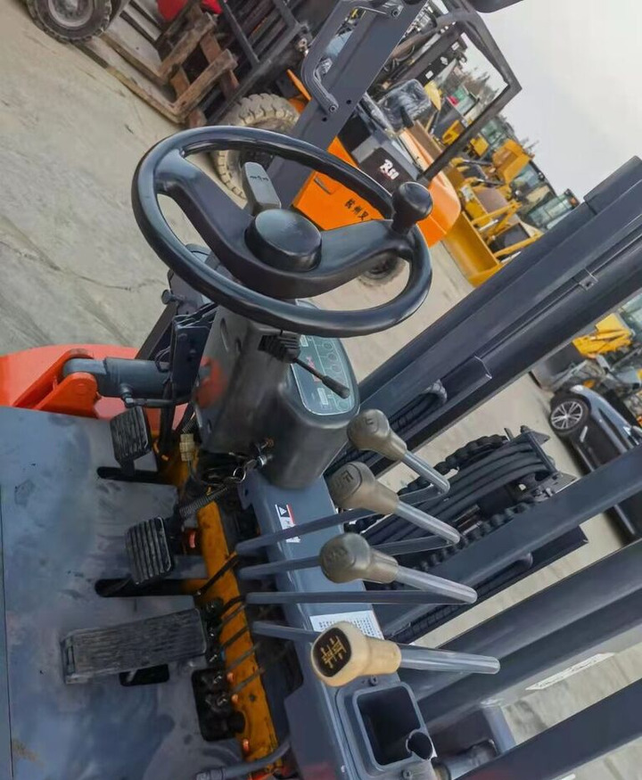 Heli H2000 3 Ton - Diesel forklift: picture 5 Heli H2000 3 Ton - Diesel forklift: picture 5