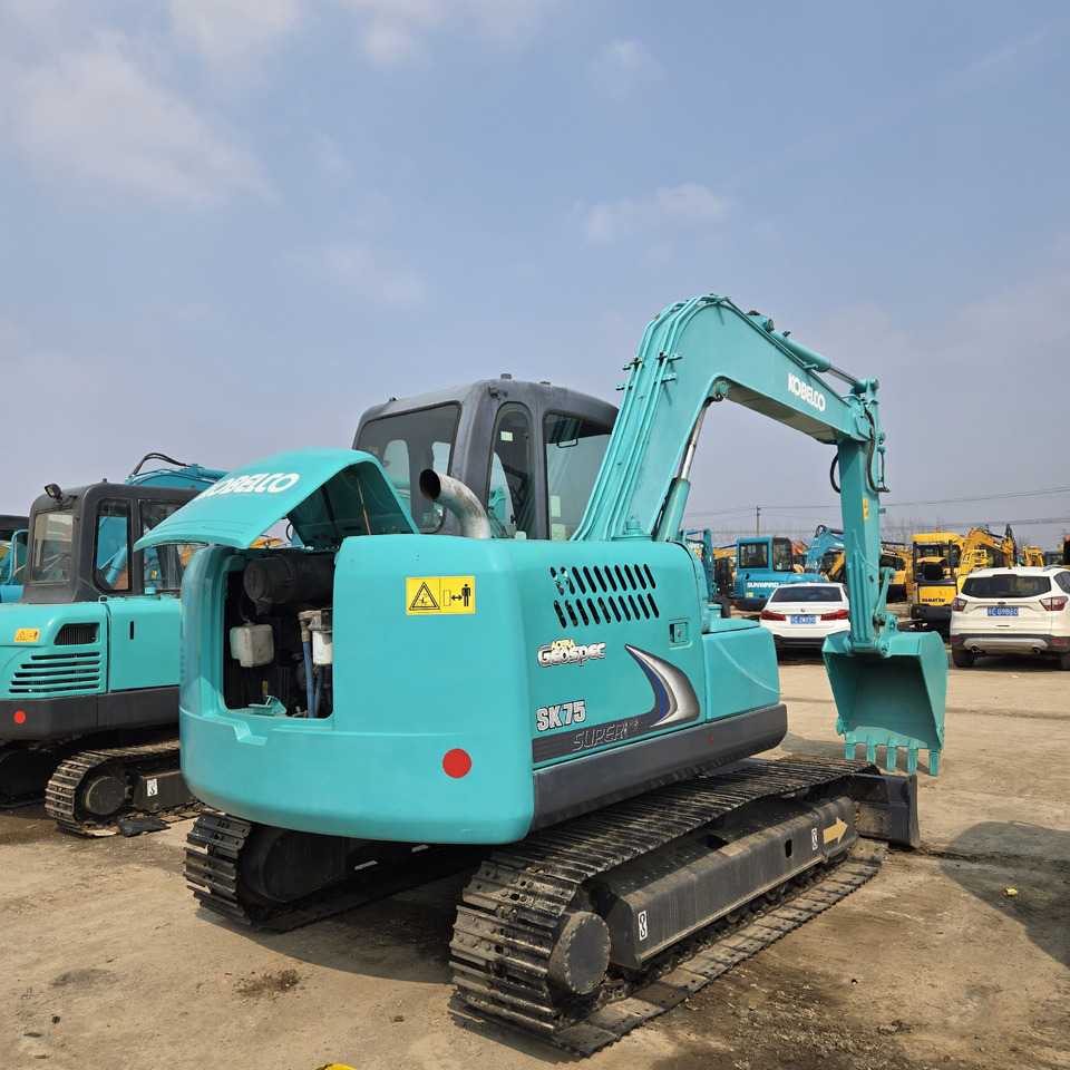Mini excavator KOBELCO SK75: picture 8