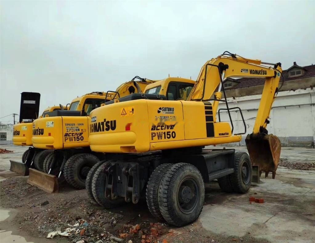 Komatsu PW150 - Wheel excavator: picture 1 Komatsu PW150 - Wheel excavator: picture 1
