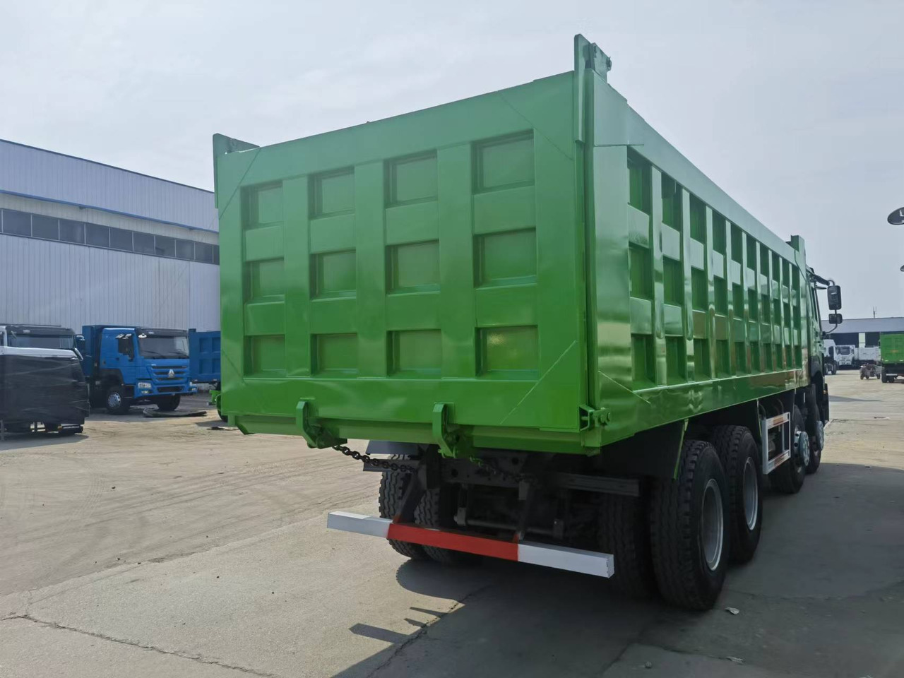 Tipper Sinotruk HOWO 8*4 Dump truck: picture 10