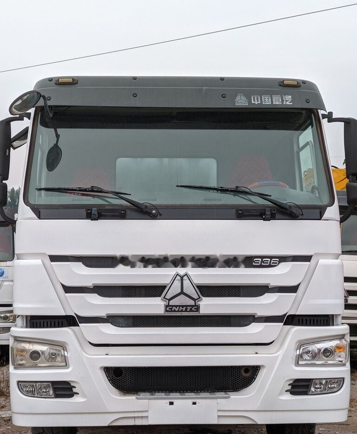 Sinotruk HOWO 8*4 Fence Truck - Dropside/ Flatbed truck: picture 3 Sinotruk HOWO 8*4 Fence Truck - Dropside/ Flatbed truck: picture 3